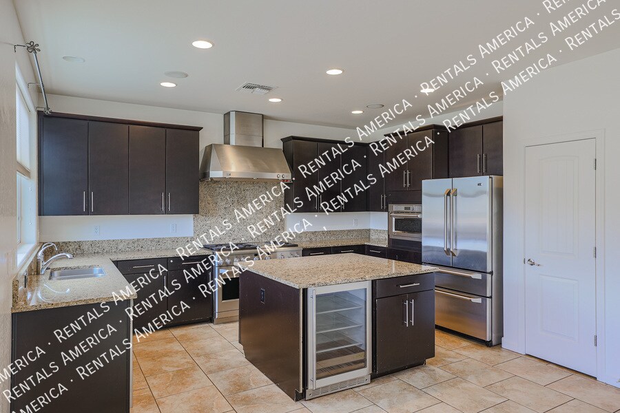 Building Photo - 654 E Sipapu Dr