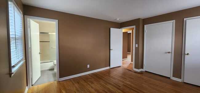 Building Photo - FRESH Paint!  Sprawling, Hurstbourne Ranch with Basement!  3 Bedrooms, 3 Full Baths, Hardwood Flo...