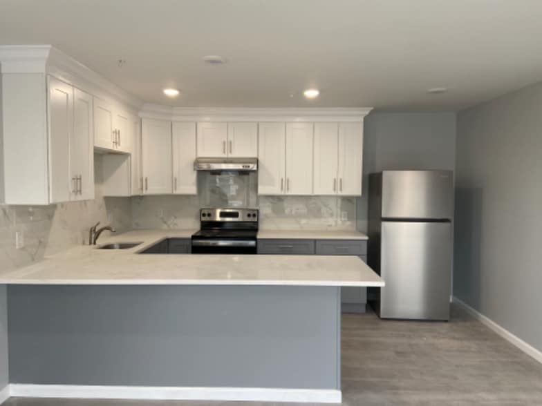 Building Photo - 140 S Easton Rd