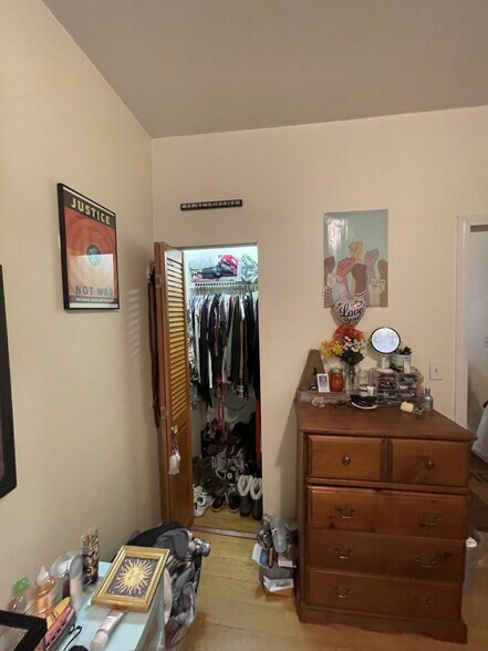 Building Photo - 47 Joy St