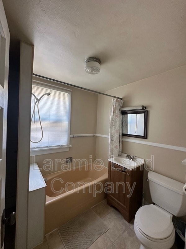 Building Photo - 154 1/2 North Hodgeman Street