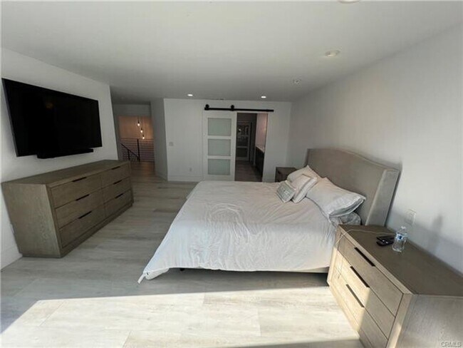 Building Photo - Stunning Lakefront Retreat in Gated Canyon...