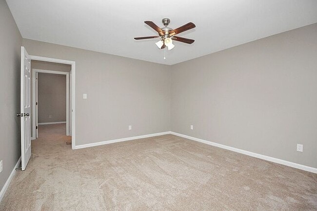 Building Photo - Updated 2BD/1.5BA Hickory Townhome