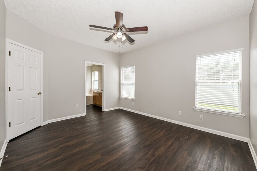 Building Photo - 699 Bellshire Dr