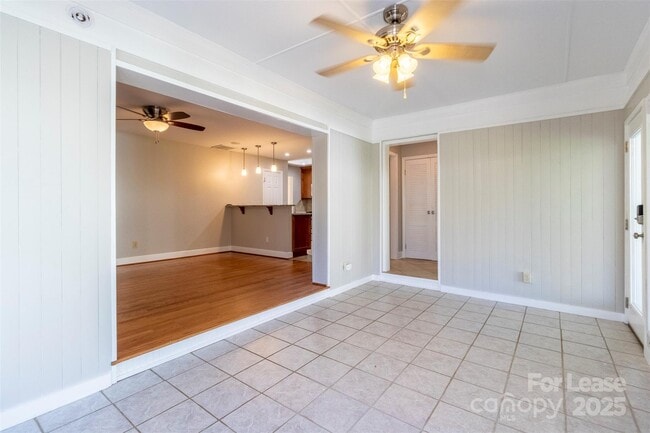 Building Photo - 6618 Castlegate Dr