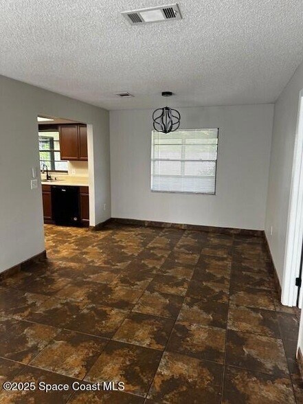 Building Photo - 326 Decordre Rd SE