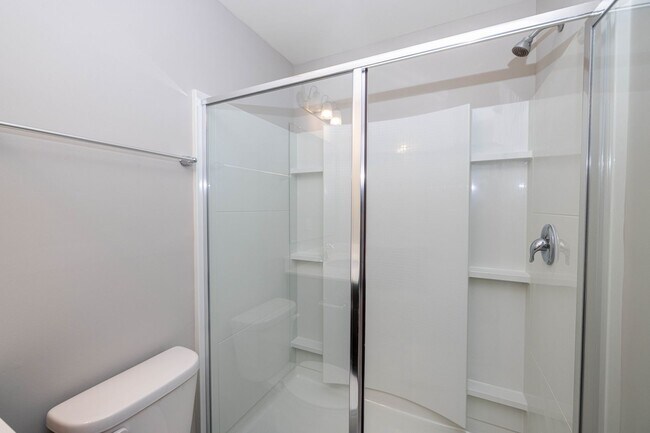 Building Photo - BEAUTIFUL 3BD/2.5BTH Townhome - MALLARD CREEK - MOVE IN SPECIAL