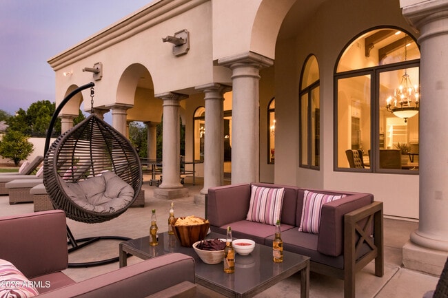 Building Photo - 10754 E Laurel Ln