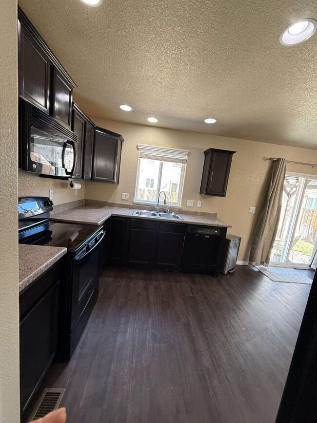 Building Photo - Beautiful Home Near Military Base in Lorson Ranch For Rent