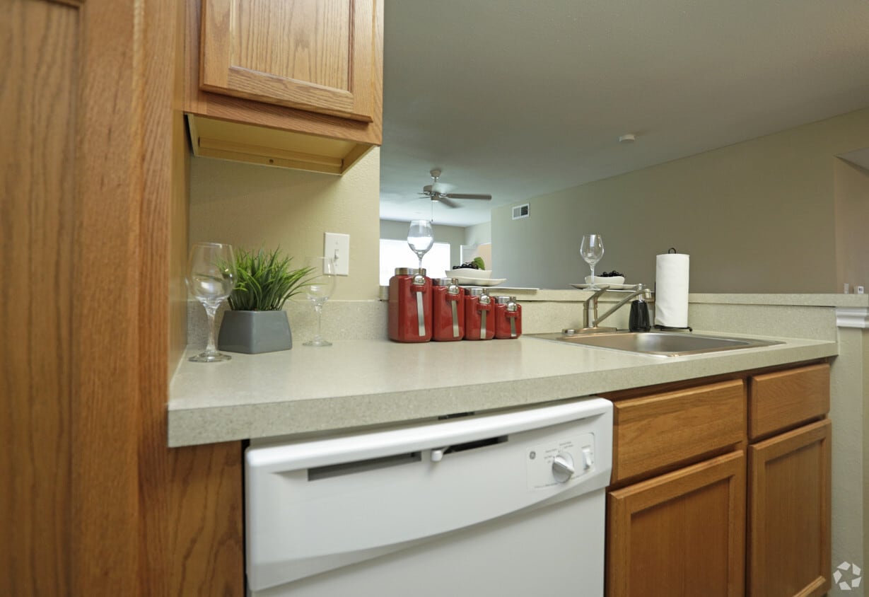 Timber Run Apartments Spring