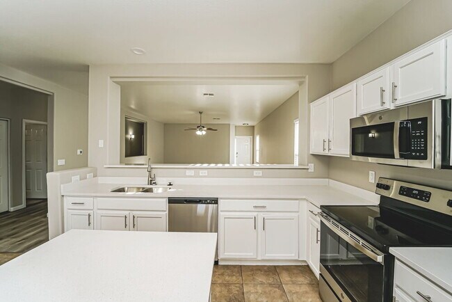 Building Photo - 11390 W Massey Dr