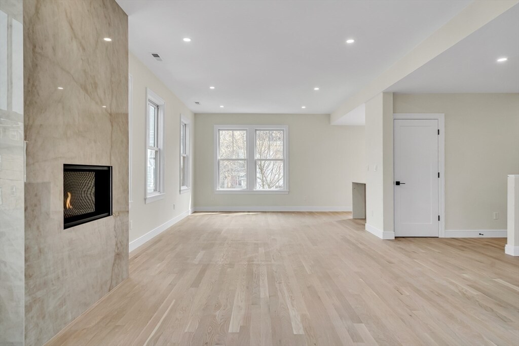 Building Photo - 77 Thorndike St