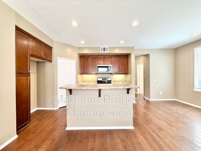 Building Photo - 28853 Sarasota Way