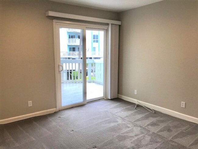 Building Photo - Totally Updated Ocean View 1 bedroom in Th...