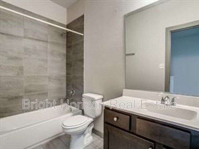 Building Photo - 10612 Tube Dr