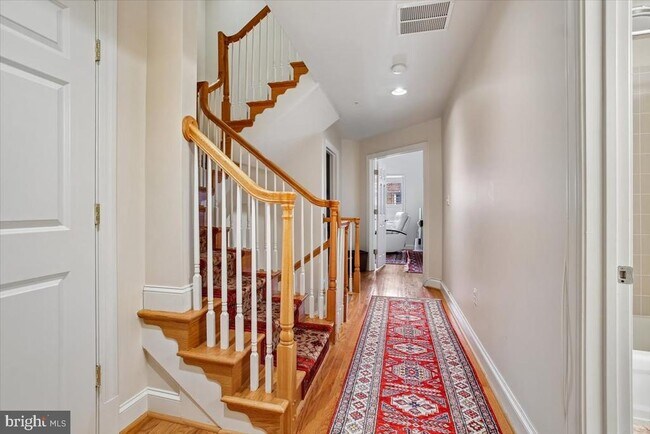 Building Photo - 1309 McLean Crest Ct