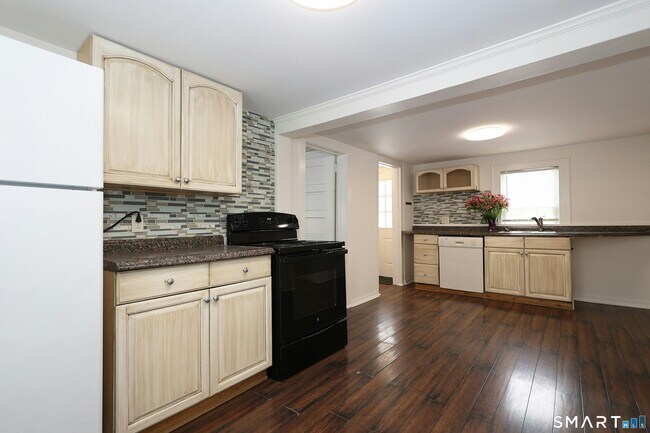 Building Photo - 48 W Branchville Rd
