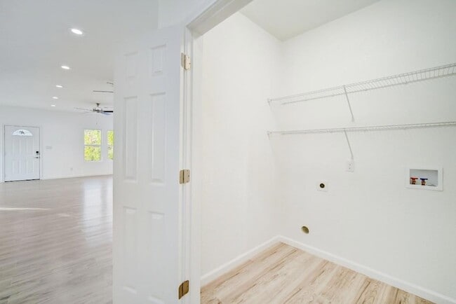 Building Photo - 117 Ori Ct