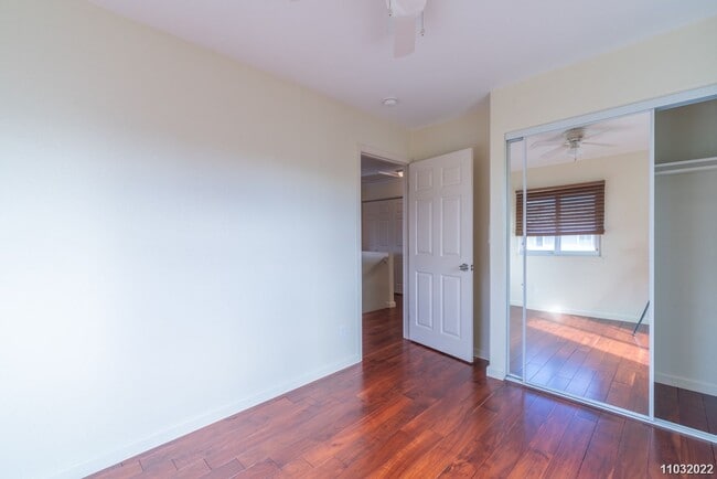 Building Photo - Available Now! Updated 3BR/2BA/2PKG unit i...