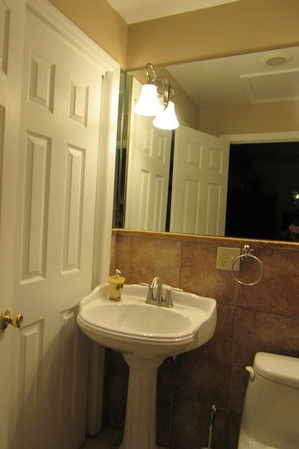 Building Photo - AVAILABLE NOW!! Furnished 2 bed/2 bath Home with Pool and on Canal