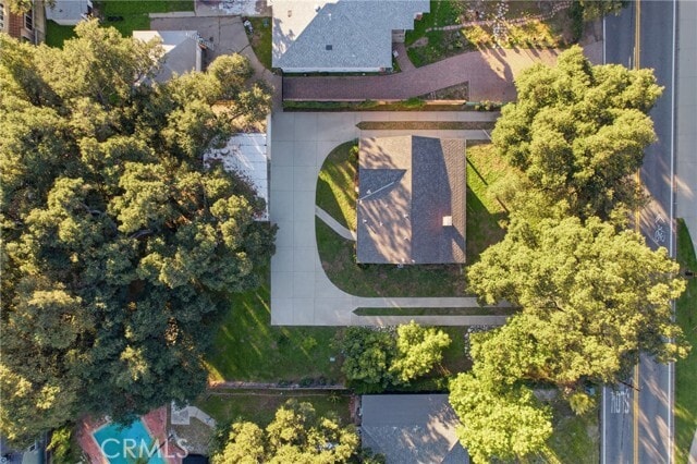 Building Photo - 1828 Royal Oaks Dr