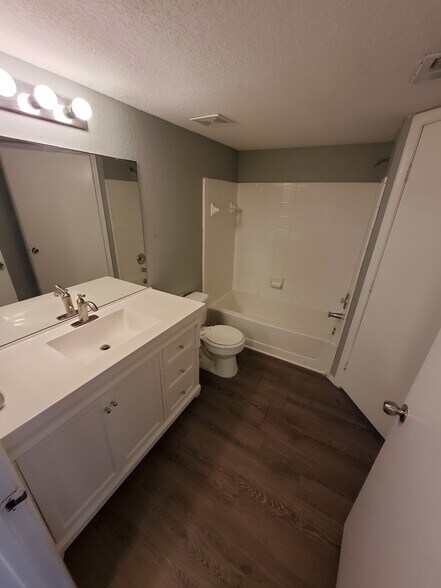 Building Photo - 4105 Tropical Isle Blvd