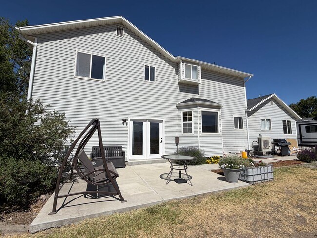 Building Photo - GORGEOUS SPACOUS HOMESTEAD!!!