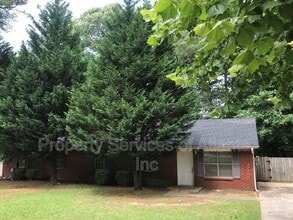Building Photo - 8305 Glenwoods Terrace