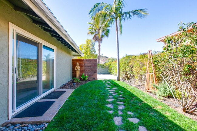 Building Photo - 3000 Azahar St