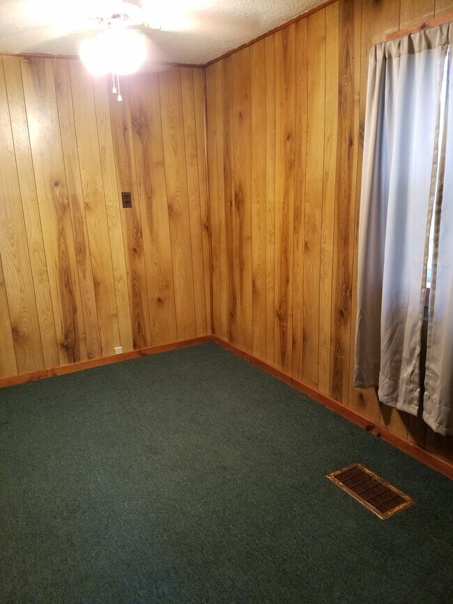 Dining room, west wall. - 15 Goodrich St