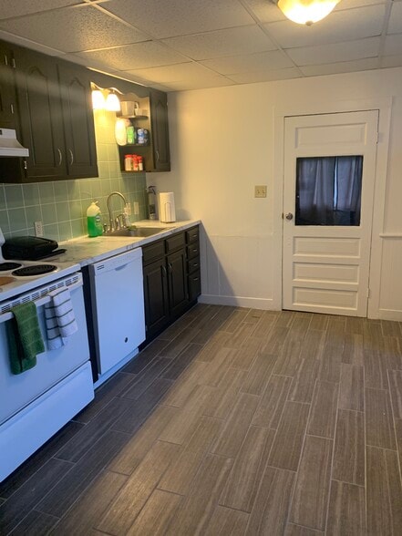 Kitchen - 938 Vine St