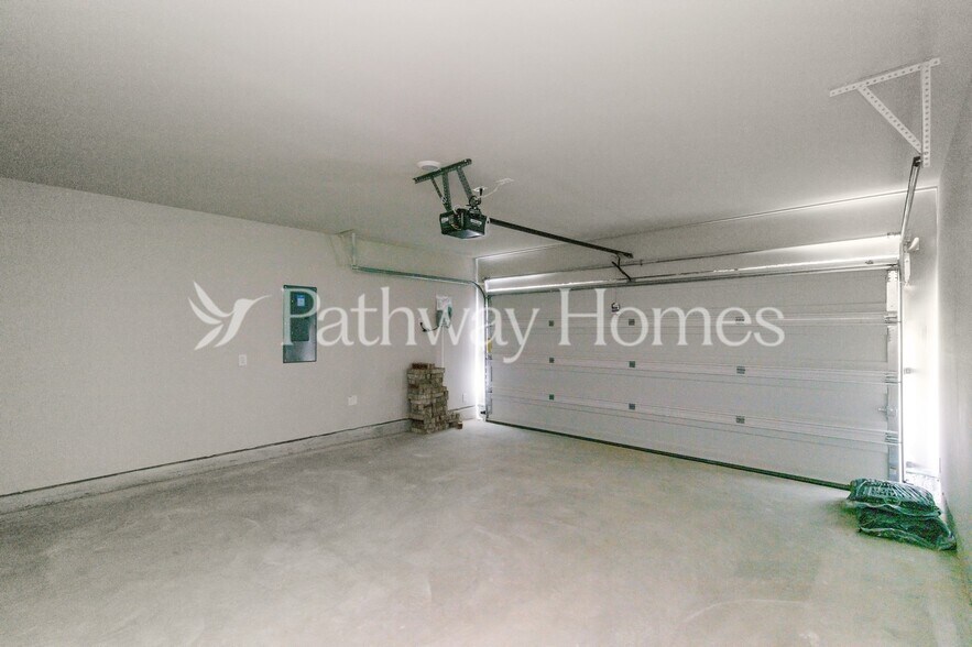 Building Photo - 9437 Golden Tree Ave