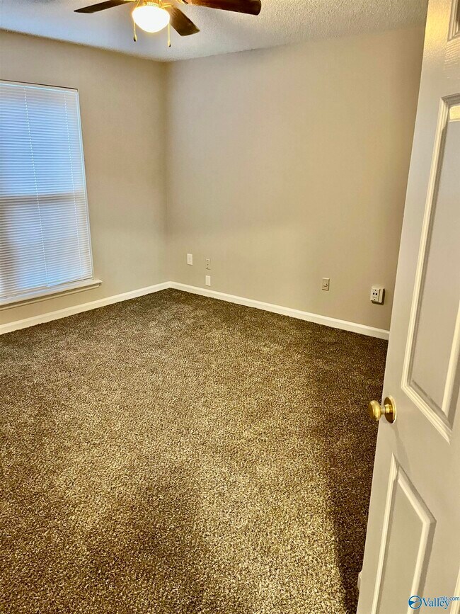 Building Photo - 127 Stone Meadow Ln