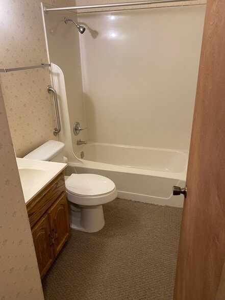 Building Photo - 50 N Cres Dr