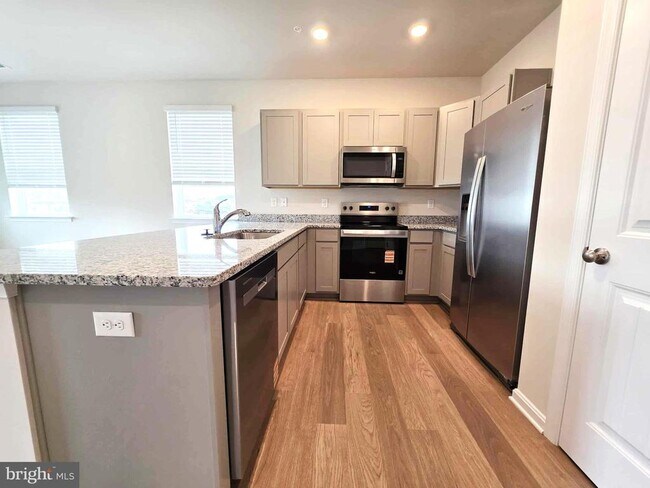 Building Photo - 1424 Sugarplum Ln