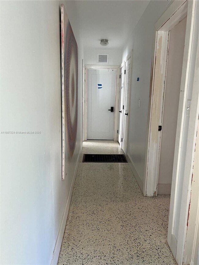 Building Photo - 425 NE 103rd St