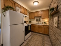 Building Photo - Beautiful One Bedroom Apartment with A/C, Parking & On-Site Laundry! Call Today!