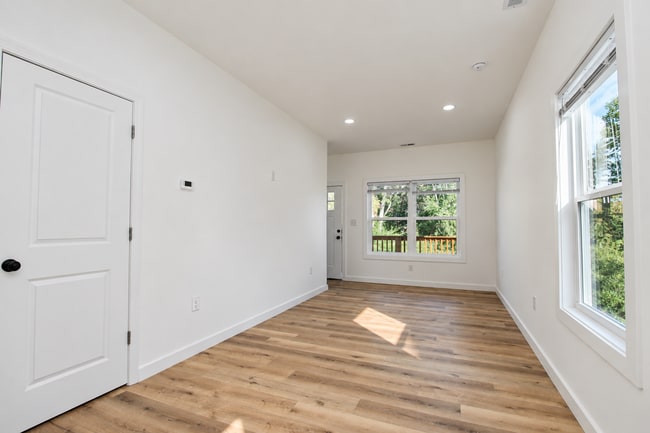 Building Photo - 132 Stone Dr