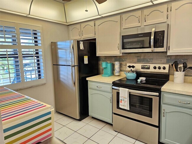 Building Photo - 340 3 Lakes Ln