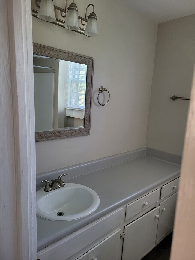 Building Photo - 305 Walker St