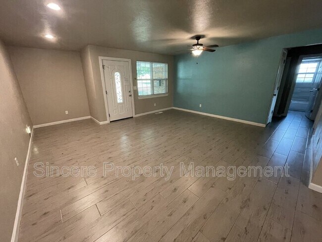 Building Photo - 120 N Ranchwood Blvd