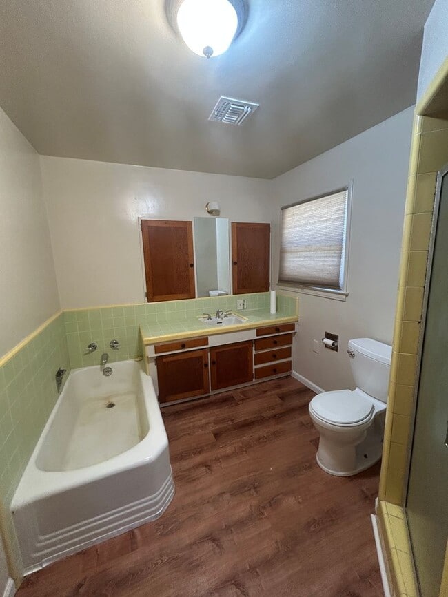 Building Photo - Wow, ready for move in, large updated home...