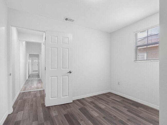 Building Photo - Affordable 3/1.5 West Tampa Home