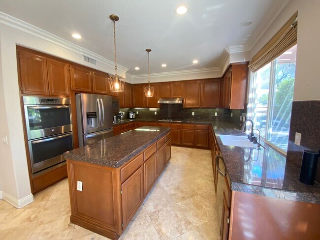 Building Photo - Luxurious 4 Bedroom Fullerton House For Re...