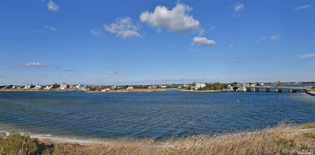 Building Photo - 250 Dune Rd