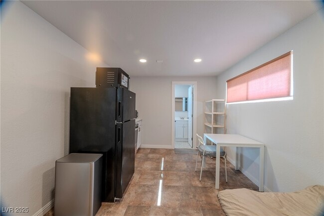 Building Photo - 100 N Ocotillo St