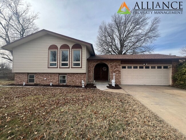 Building Photo - Beautiful Home with Easy Access to Ft. Riley!