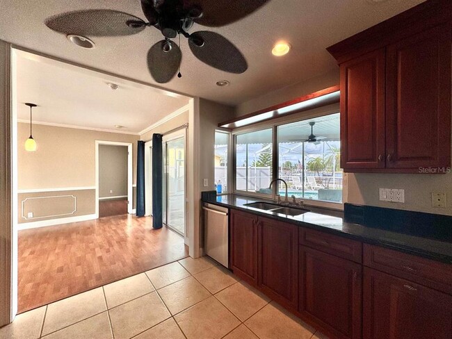Building Photo - 6316 Lake Sunrise Dr