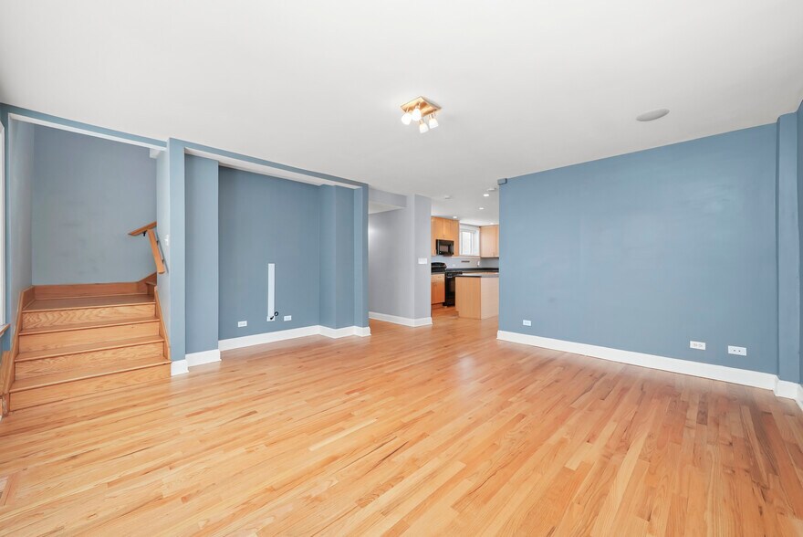 Building Photo - 2736 W Evergreen Ave