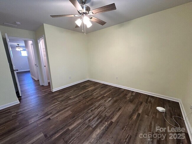 Building Photo - 1004 Whipcord Dr